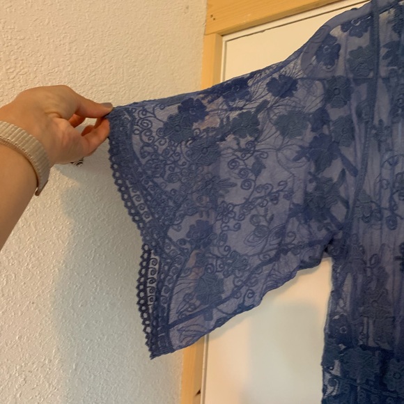 The Buckel lace knee length wrap - Picture 2 of 4